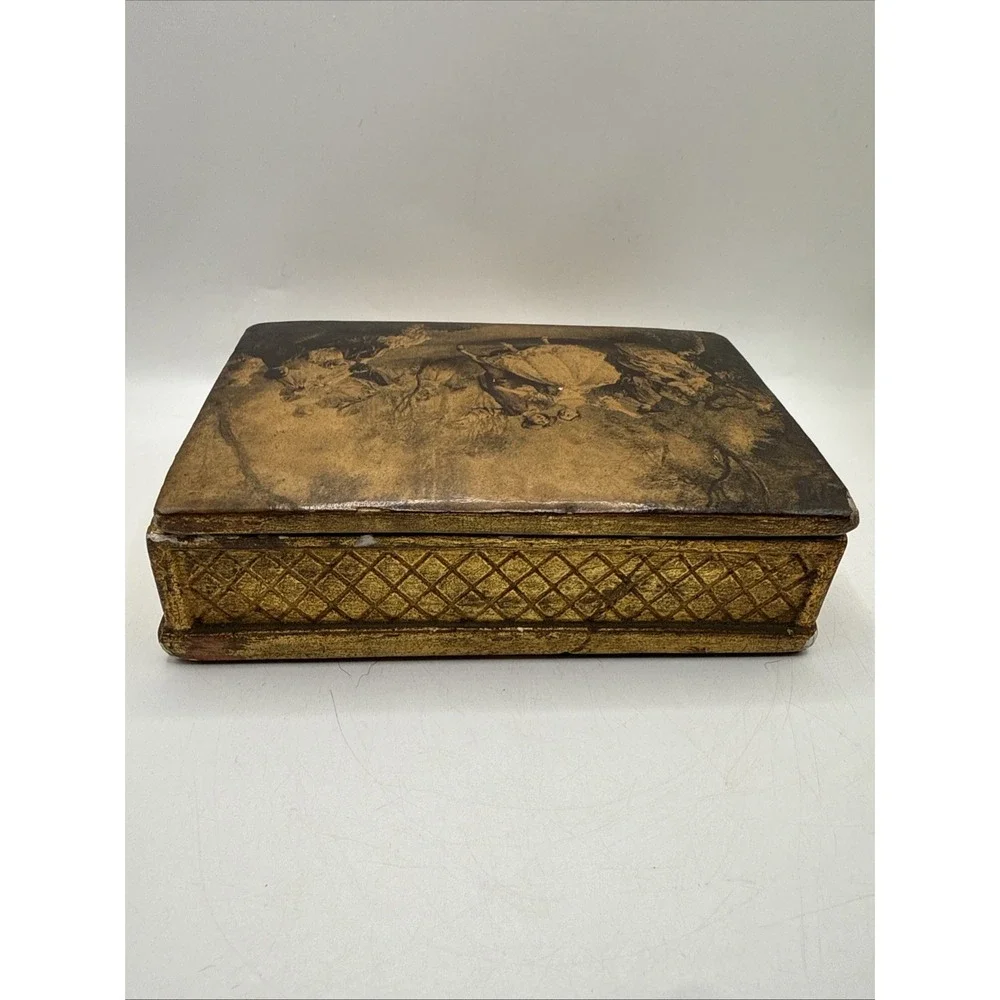 Vintage Italian Florentine Jewelry Box Gold Gilt Romantic Scene, Porcelain 6.5